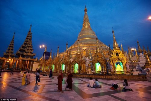 Hình ảnh chùa Shwedagon, Myanmar. Người ta đồn rằng đây là ngôi chùa tháp cổ nhất trên thế giới đã 2600 năm tuổi.