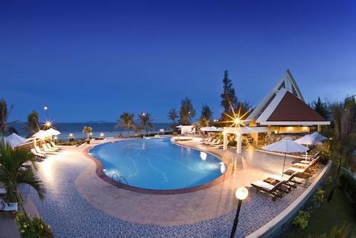 Centara Sandy Beach Resort Đà Nẵng - điểm nhấn xa xỉ trong 'bàn cờ' của Central Group tại Việt Nam.