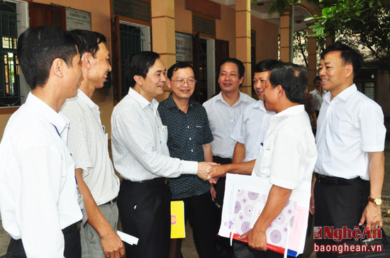 Đồng chí Lê Ngọc Hoa - Tỉnh ủy viên, Phó Chủ tịch UBND tỉnh báo cáo chương tình hành động của mình nếu trúng cử đại biểu HĐND tỉnh