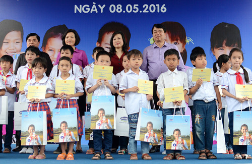 80.000 ly sữa, tương đương 500 triệu đồng chính là số sữa mà trẻ em tỉnh Ninh Bình đang được thụ hưởng từ chương trình Quỹ sữa Vươn Cao Việt Nam năm 2016