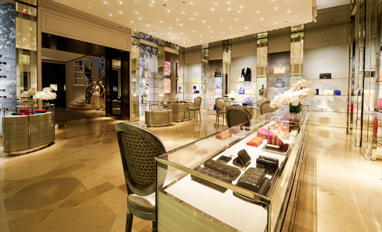 Gian hàng của thương hiệu Dior do tập đoàn của ông Johnathan Hạnh Nguyễn phân phối tại Hà Nội.