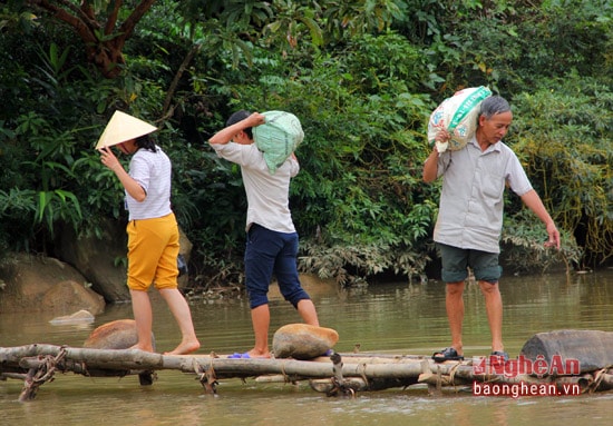 Dù đường sá đi lại có phần vất vả, tuy nhiên khi có đầu ra ổn định người dân bản sẽ tham gia nhiệt tình, mang lại nguồn thực phẩm sạch cho thị trường.