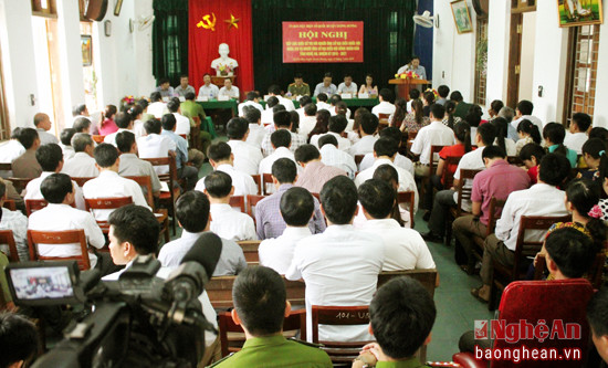 Toàn cảnh hội nghị tiếp xúc cử tri 6 xã vùng trong huyện Tương Dương.