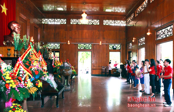 Tại Khu Di tích Kim Liên 