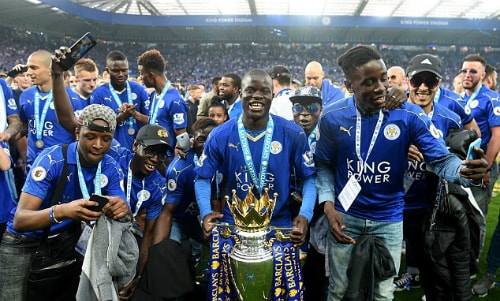 Kante trong ngày Leicester nâng Cup. Ảnh: AFP.