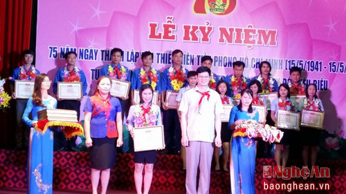Nhân kỷ niệm 75 năm ngày thành lập Đội TNTP Hồ Chí Minh, cô giáo Lê Thị Hòa đã được Hội đồng đội Tỉnh Nghệ An tuyên dương tổng phụ trách đội tiêu biểu./.