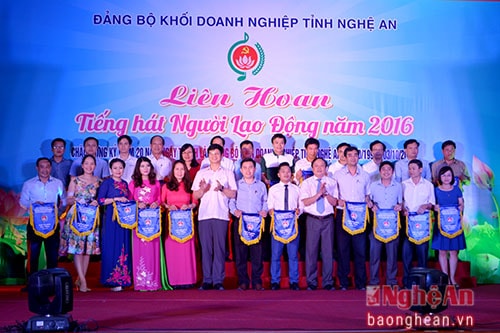 Đồng chí Lê Xuân Đại - Phó Chủ tịch Thường trực UBND tỉnh phát biểu tại buổi hội thảo