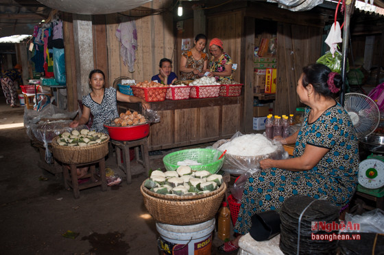 Chợ Sa Nam là 