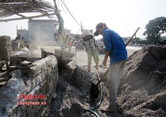 Hoạt động đóng sò (gạch táp lô - PV) (Ảnh minh họa).