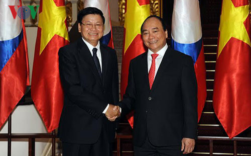 Thủ tướng Nguyễn Xuân Phúc tiếp Thủ tướng Lào. Ảnh VOV