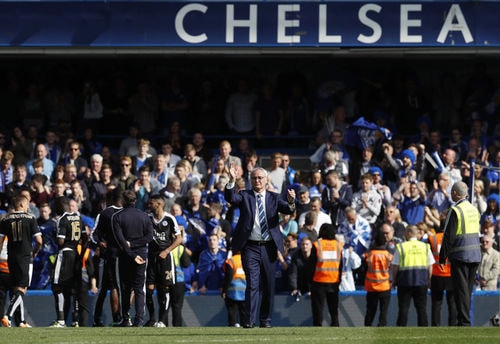 Tan trận, các CĐV Leicester có mặt tại Stamford Bridge đã liên tiếp dành cho Ranieri những tràng pháo tay không ngớt. Họ cũng thể hiện niềm tự hào, khi hát vang: 