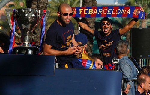 Barca có được chức vô địch La Liga 2015-2016 sau một cuộc đua gay cấn với Real Madrid và Atletico. Phải chờ đến vòng cuối, sau trận thắng Granada, đội bóng áo sọc đỏ lam mới giữ chắc khoảng cách hơn một điểm so với Real.