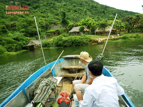 Không ca nô thì thuyền cũng là một lựa chọn khá ổn để tải thêm người.