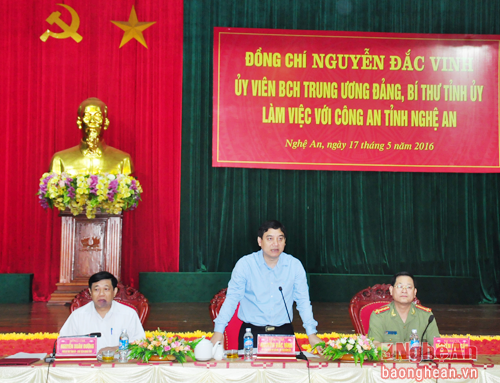 Đồng chí Nguyễn Đắc Vinh -Bí thư Tỉnh ủy chủ trì buổi làm việc