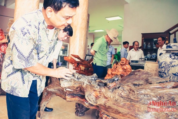 Triển lãm Nghệ An từ thời tiền sử đến buổi đầu dựng nước trưng bày những hiện vật do Bảo tàng Nghệ An sưu tầm và lưu giữ trong nhiều năm qua. Đây cũng là dịp để những nhà sưu tâm người Nghệ giới thiêu những bộ sưu tập quý giá