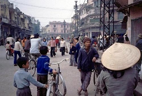 viet-nam-nhung-nam-1980-qua-ong-kinh-nhiep-anh-gia-phap-2
