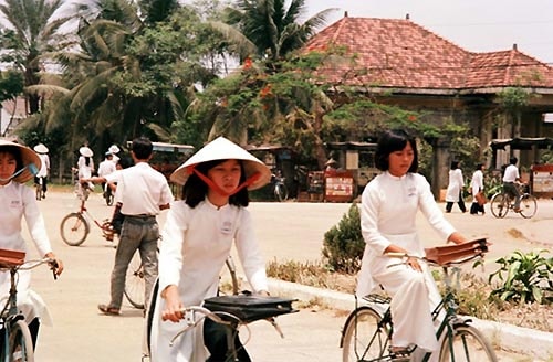 viet-nam-nhung-nam-1980-qua-ong-kinh-nhiep-anh-gia-phap-10