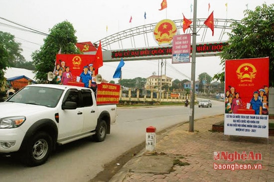 Tổ chức tuyên truyền bầu cử lưu động ở Thanh Chương.