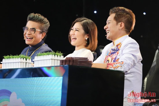 Ca sỹ Hương Tràm được mời ngồi ghế nóng trong game show 