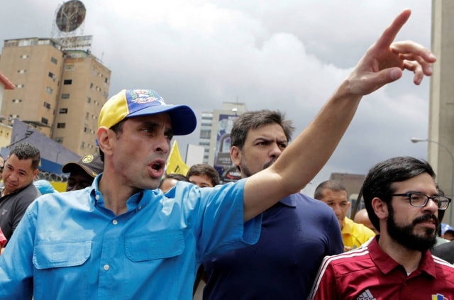 Lãnh đạo phe đối lập tại Venezuela Henrique Capriles. Ảnh: Reuters.