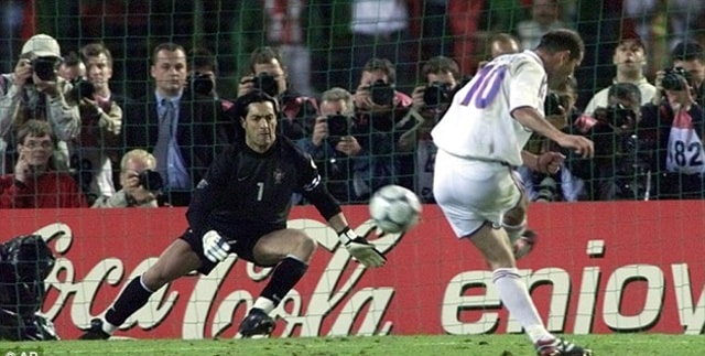 ... và Lilian Thuram (Pháp). Cả hai đều thi đấu 16 trận, và góp mặt từ Euro 1996 đến Euro 2008.
