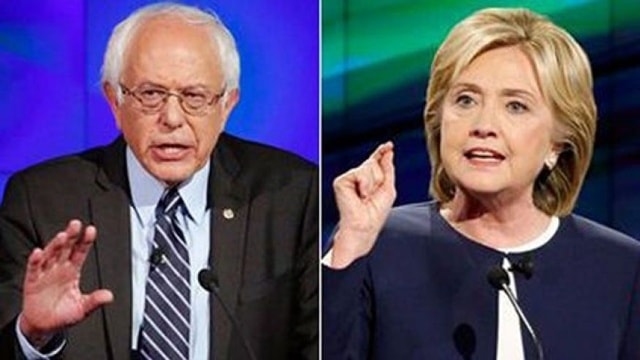 Ứng cử viên Đảng Dân chủ Hillary Clinton và Bernie Sanders. Ảnh: AP