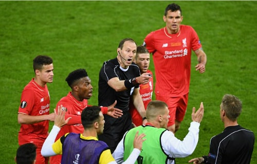 graham-poll-trong-tai-dung-khi-tu-choi-ba-qua-penalty-cua-liverpool