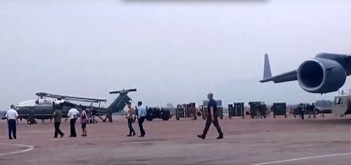 ...trong đó có chiếc Marine One.