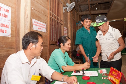 Theo đánh giá của Ủy ban Bầu cử huyện Tương Dương, trong buổi sáng, công tác bầu cử sớm tại xã diễn ra tốt đẹp, số cử tri đi bầu cử cao, đảm bảo an toàn, đúng luật.