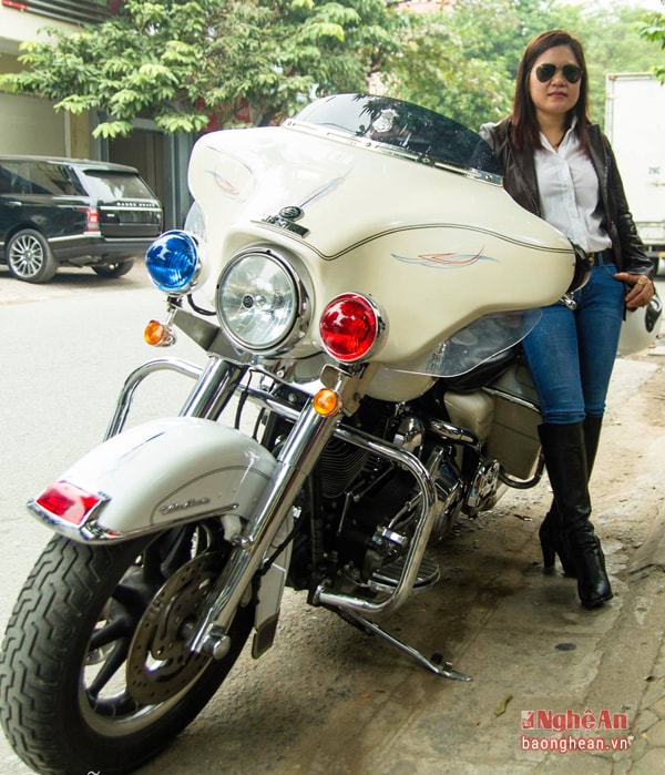Sức mạnh của Harley-Davidson Electra Glide Ultra Classic sở hữu đến từ khối động cơ V- Twin- Cam 103, trang bị hệ thống phun xăng điện tử, làm mát bằng gió, dung tích 1.690 cc, mô-men xoắn cực đại 138 Nm. Sức mạnh truyền đi thông qua hộp số 6 cấp. Mức tiêu hao nhiên liệu nằm ở mức khoảng 5.6 lít /100km.