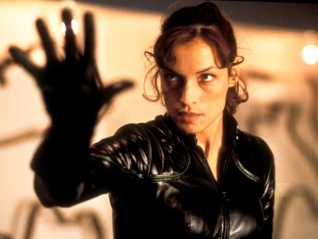 Famke Janssen và Sophie Turner vai Jean Grey: Đây là một trong những dị nhân sở hữu sức mạnh vô song trong thế giới X-Men, xuất hiện từ tập phim đầu tiên năm 2000 dưới sự thể hiện của “Bond girl” Famke Janssen. Jean Grey quyến rũ đến mức cô cướp trọn trái tim của cả Cyclops lẫn Wolverine, tạo ra mối tình tay ba chồng chéo. Nhân vật có năng lực ngoại cảm và khả năng điều khiển đồ vật.