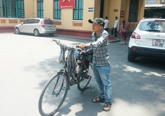 Anh Trần Nguyễn An Khương và chiếc xe đạp trong hành trình đạp xe xuyên Việt hiến tạng