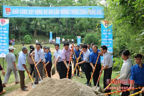 Lễ khởi công xây dựng cầu dân sinh tại xã Lĩnh Sơn.