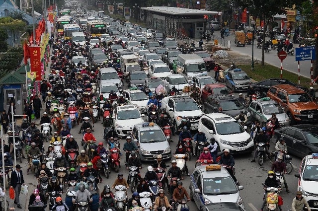Tình trạng giao thông tại Việt Nam hiện nay (Ảnh: AFP)