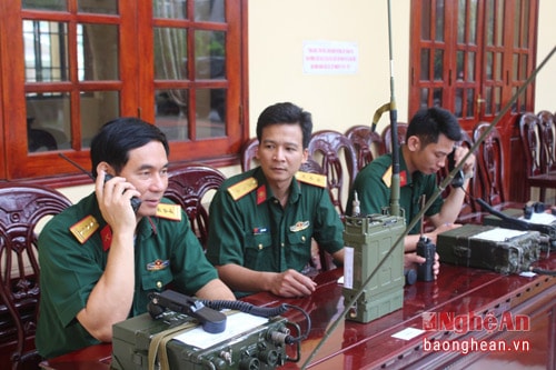 Sở Chỉ huy Bộ CHQS tỉnh thường xuyên cập nhật, theo dõi tình hình bầu cử trên toàn tỉnh.
