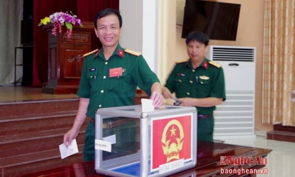 Đại tá Hà Tân Tiến làm nhiệm vụ công dân taị