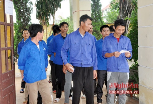 Các học viên hào hứng trước giờ bỏ phiếu.