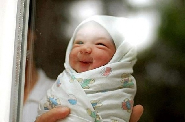 Còn gì đẹp hơn nụ cười của một thiên thần mới chào đời. Hoan nghênh con đến với thế giới này!