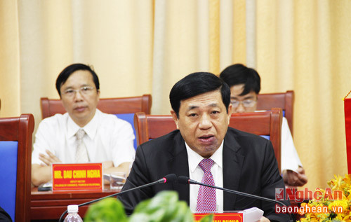 Đồng chí Nguyễn Xuân Đường - Phó Bí thư Tỉnh ủy, Chủ tịch UBND tỉnh nêu các nội dung hợp tác giữa 2 bên trong thời gian tới.