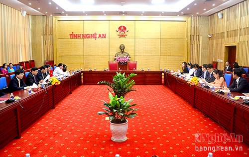 Toàn cảnh buổi làm việc.