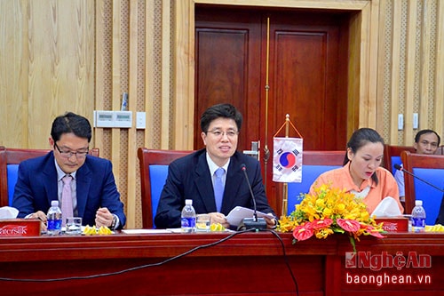 Ông Lee Young Chan phát biểu tại buổi làm việc.