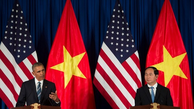 Chủ tịch nước Trần Đại Quang và Tổng thống Hoa Kỳ Barack Obama tại cuộc họp báo chung, Hà Nội, ngày 23/5/2016. Ảnh: The Guardian.
