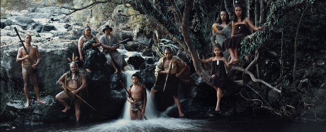 Điểm nhấn chính của văn hóa Maori truyền thống là nghệ thuật, khiêu vũ, truyền thuyết, cộng đồng và các hình xăm. Ví dụ, người có địa vị xã hội cao luôn luôn có những hình vẽ trên cơ thể, và các thành viên bộ lạc không có hình xăm thì bị coi là vô dụng.
