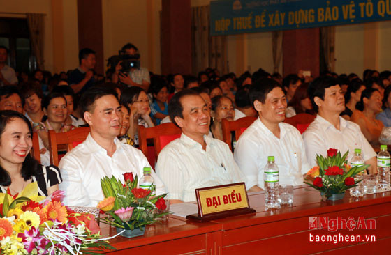 Đồng chí Lê Xuân Đại và các đại biểu tham dự hội thi