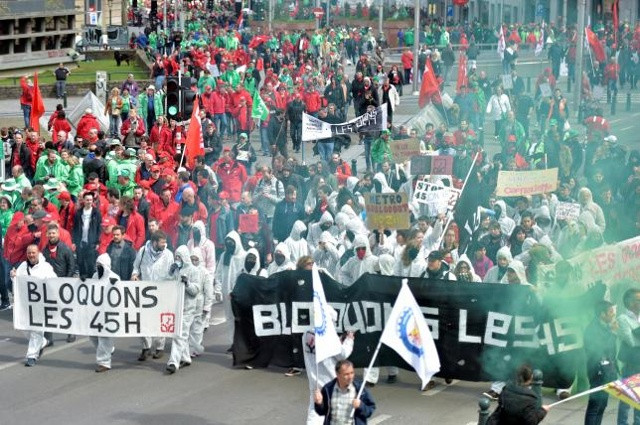 Diễu hành biểu tình phản đối kế hoạch cải cách lao động tại Brussels ngày 24/5.