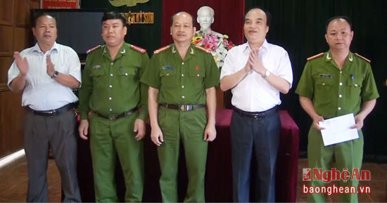 Lực lượng công an huyện Kỳ Sơn thưởng nóng Ban chuyên án