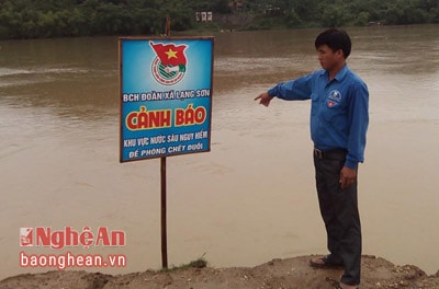 Biển báo nguy hiểm khu vực nước sâu, nguy hiểm tại hồ Khe Chung  xã tào sơn