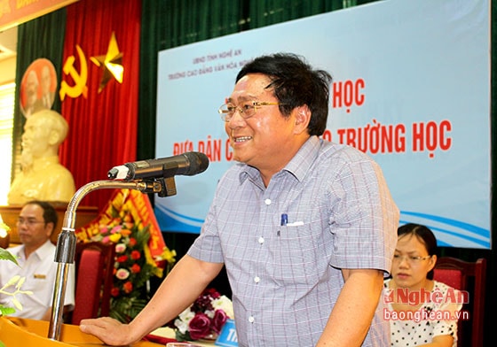 Ông Hồ Mậu Thanh - Ủy viên Ban Chấp hành Đảng bộ tỉnh, Giám đốc Sở VH-TT&DL phát biểu tại hội thảo.