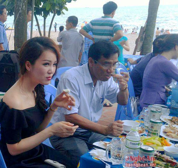 Thụy Vân khen hải sản Cửa Lò