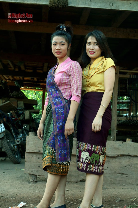 Từ khi kết nghĩa với bản Cha Nga, người dân 2 nước tự do qua lại giao lưu với nhau vì thế tình nghĩa Việt - Lào càng thêm bền chặt.
